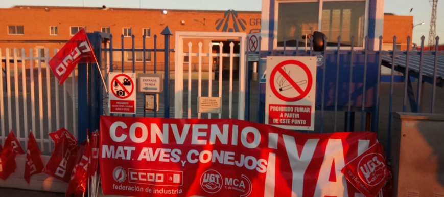 Huelga de los trabajadores del matadero del Grupo Sada en Lominchar (Toledo)