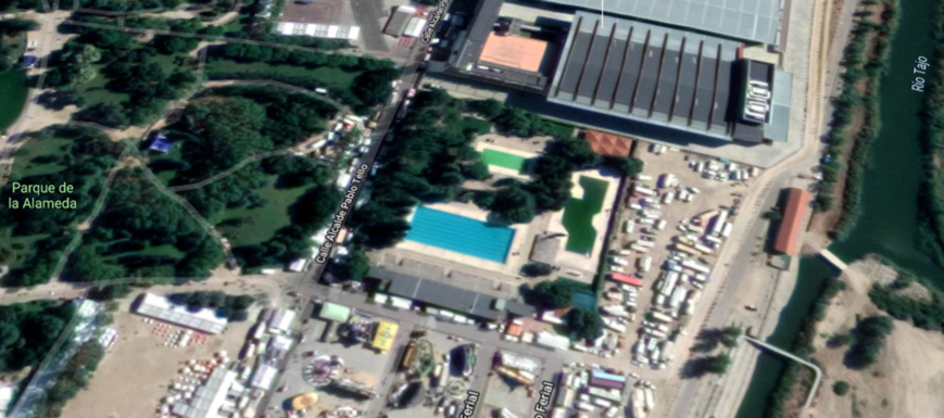 Imagen aérea de la piscina municipal La Alameda.