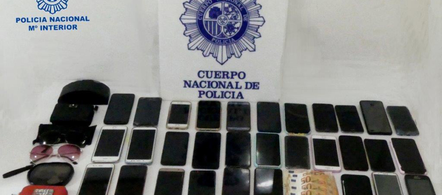 Móviles incautados por la Policía.