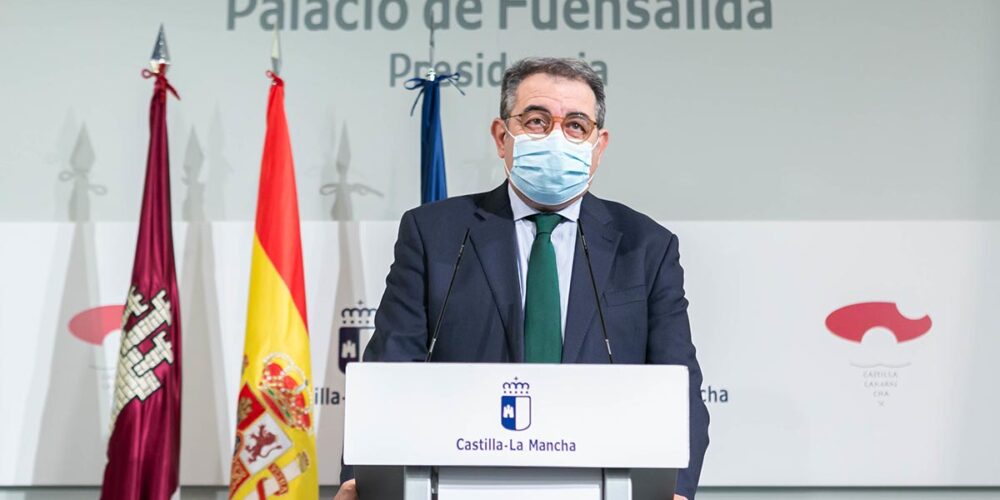 Jesús Fernández Sanz, informando de las nuevas medidas sanitarias