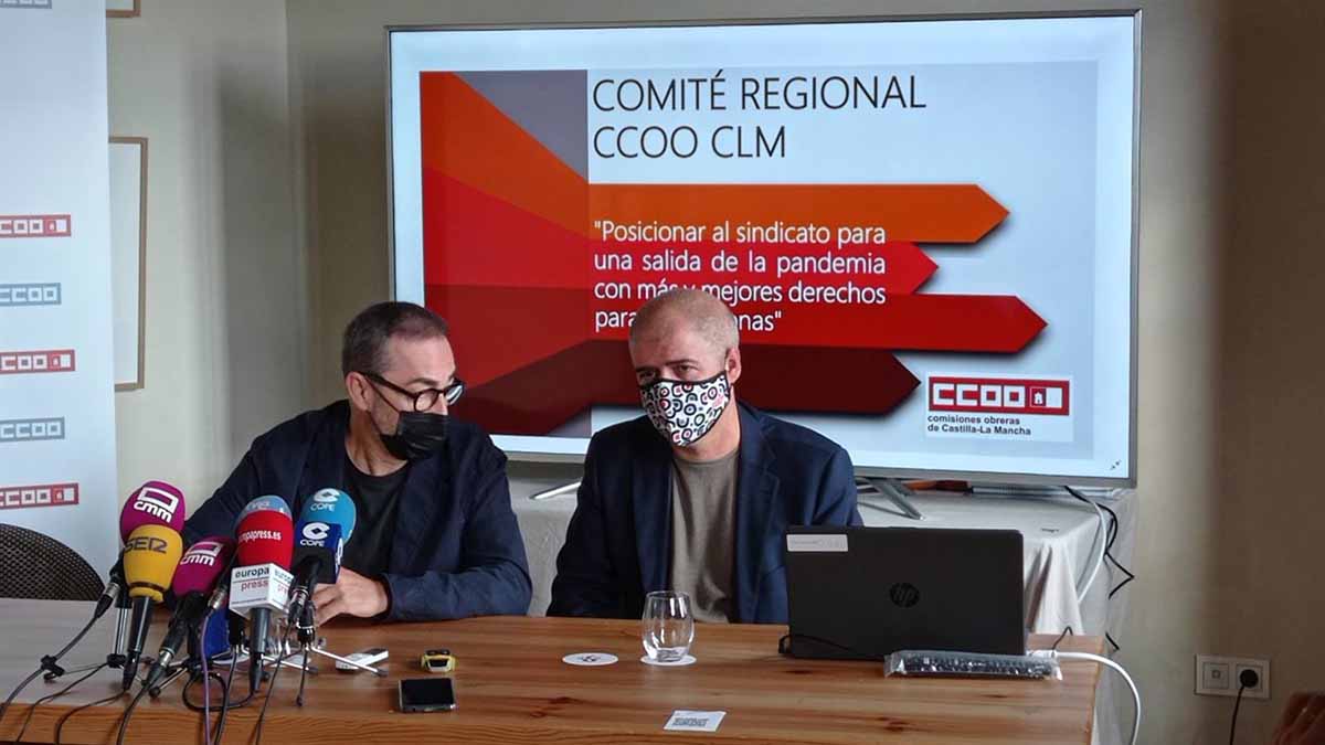 Paco de la Rosa y Unai Sordo (derecha) en el Comité regional de CCOO