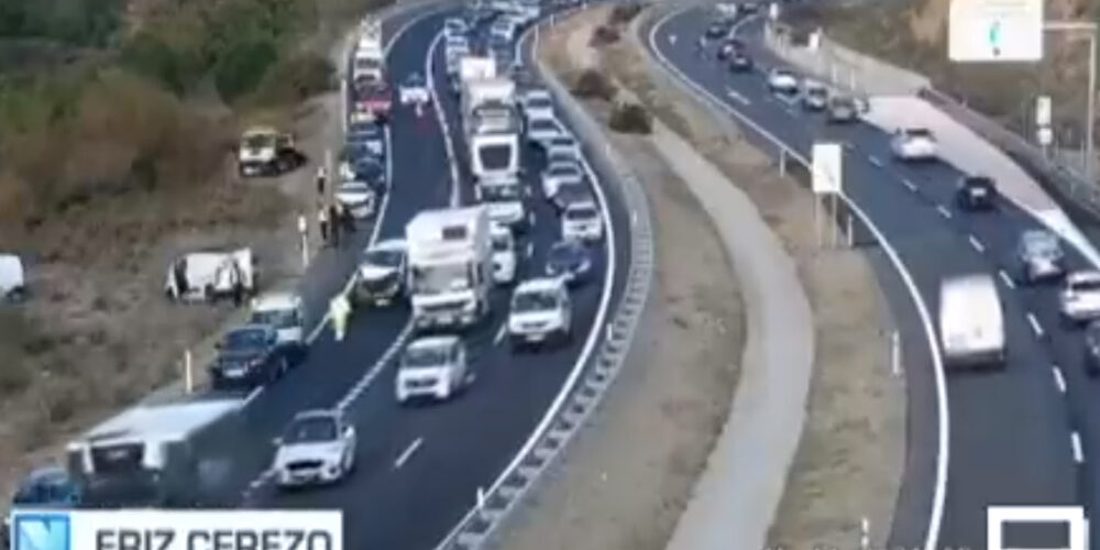 El accidente múltiple ha ocurrido en la subida de Las Nieves, en Toledo. Imagen de CMMedia.