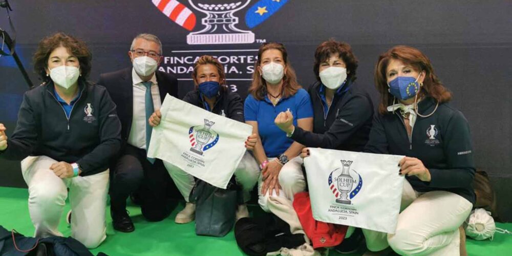 Virginia Moraleda (tercera por la izquierda), con más embajadoras en la presentación de la Solheim Cup en Fitur.