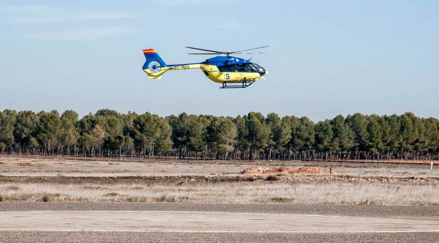 Un helicóptero medicalizado del Sescam. Foto: Rebeca Arango.