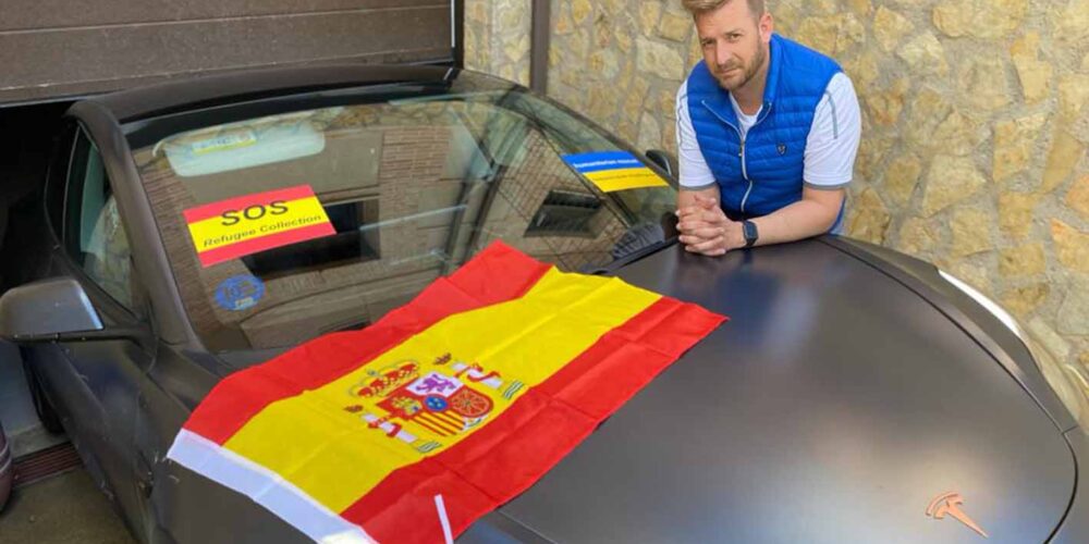 David Fernández de Mera coge su coche eléctrico y a la frontera con Ucrania.