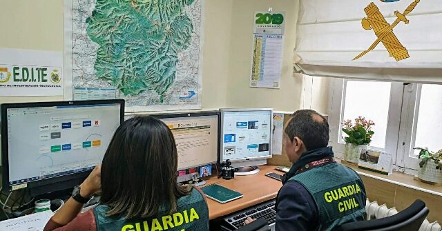 La Guardia Civil (foto de archivo) descabezó a un grupo que hacía ciberestafas.