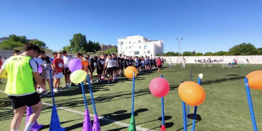 Carrera solidaria organizada por los alumnos del ciclo de Acondicionamiento Físico del IES Parque Lineal, en Albacete.