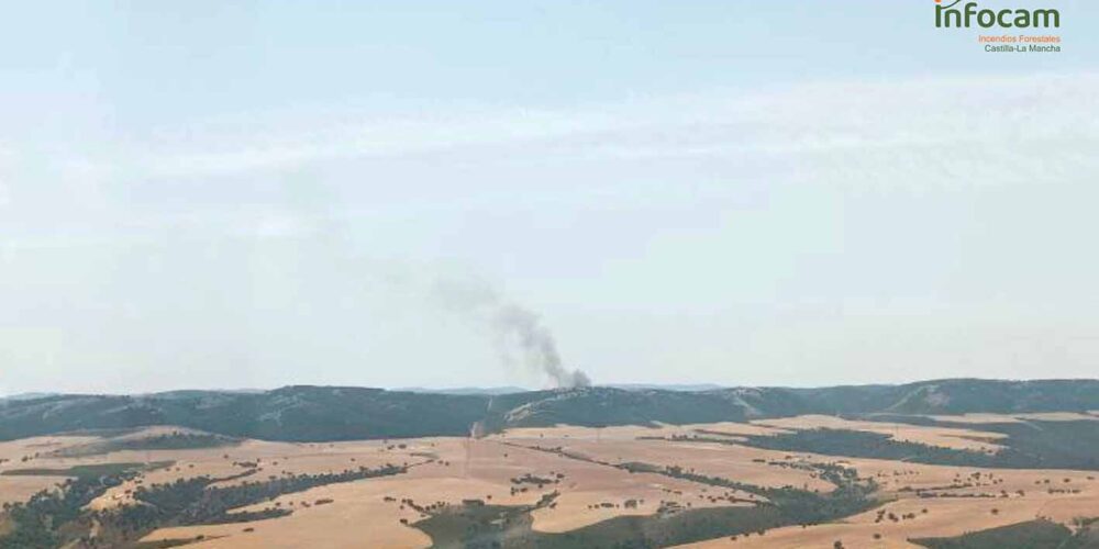 Vista aérea del incendio en Puebla de don Rodrigo.