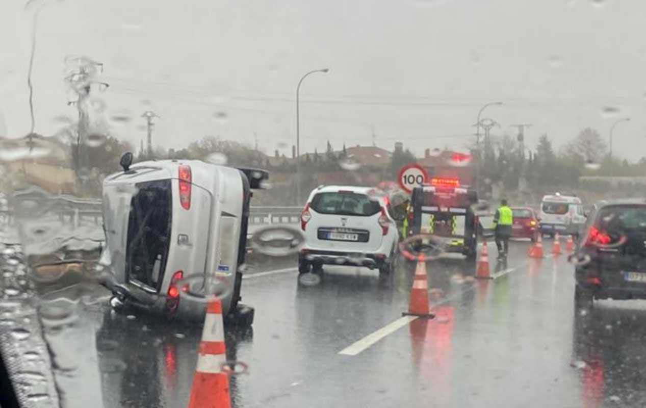 Volcó uno de los coches en el accidente de la A-42. Foto: David: David Revenga.