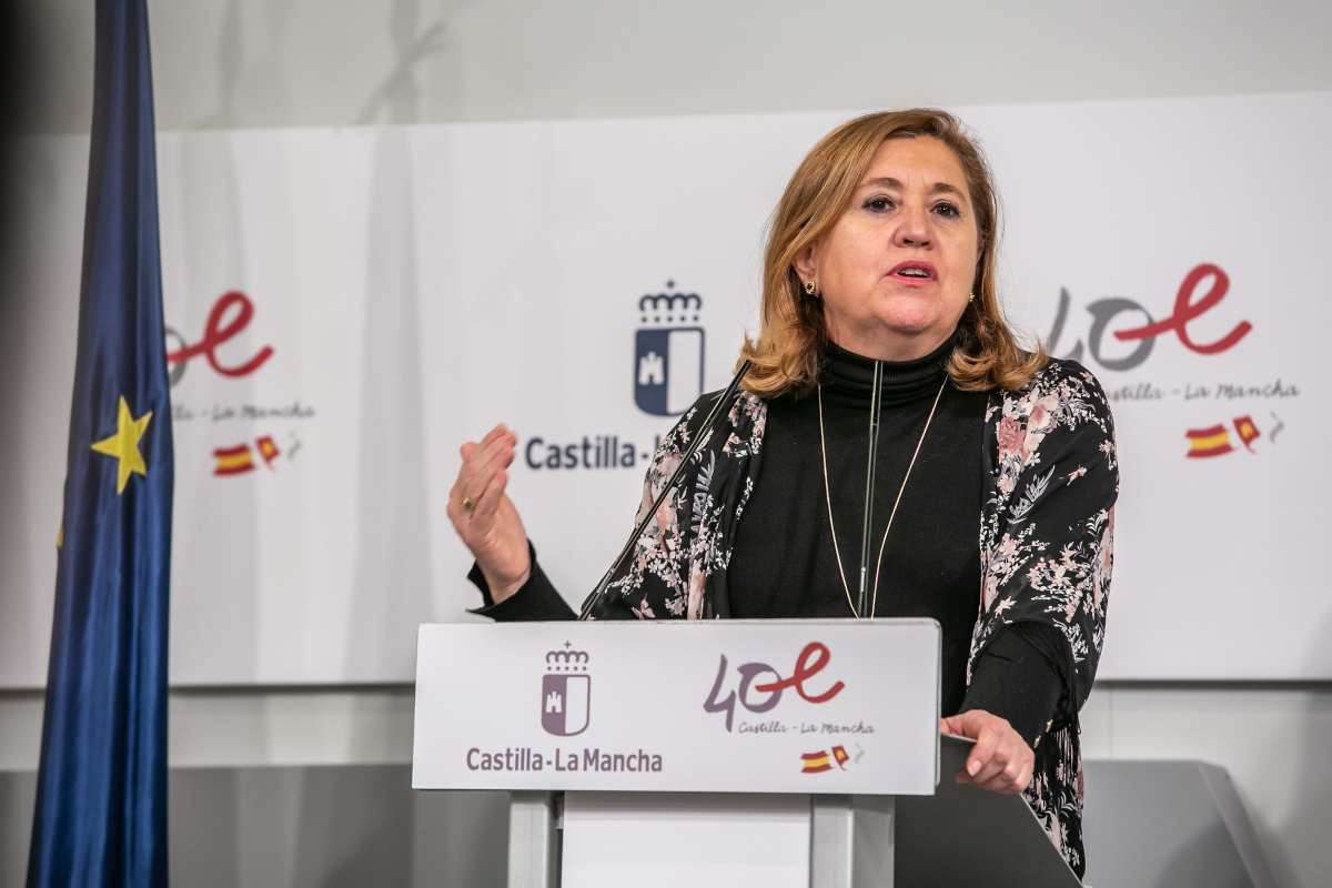 Rosana Rodríguez, dando cuenta de las inversiones educativas.