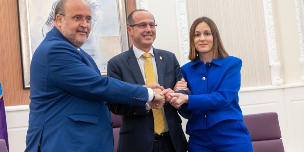 vicepresidente del Gobierno de Castilla-La Mancha, José Luis Martínez Guijarro; el alcalde de Guadalajara, Alberto Rojo, y la directora general de Turismo, Ana Isabel Fernández