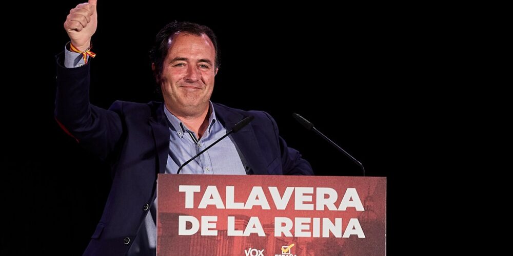 El candidato de VOX a la Presidencia de la Junta de Comunidades de Castilla-La Mancha, David Moreno, participa en un acto público del partido en el marco de los viajes "España decide". Fuente: Manu Reino/EFE