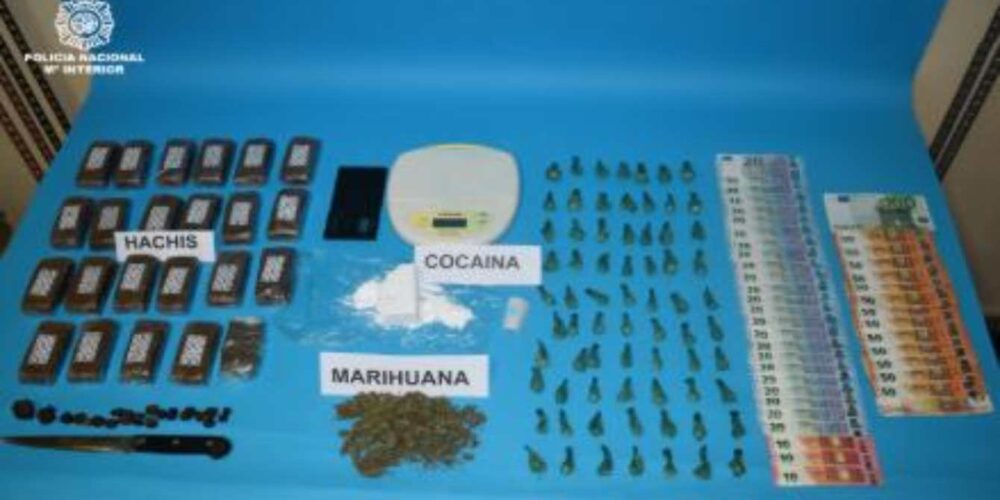 A los detenidos se les intervinieron marihuana, hachís, cocaína y efectivo.