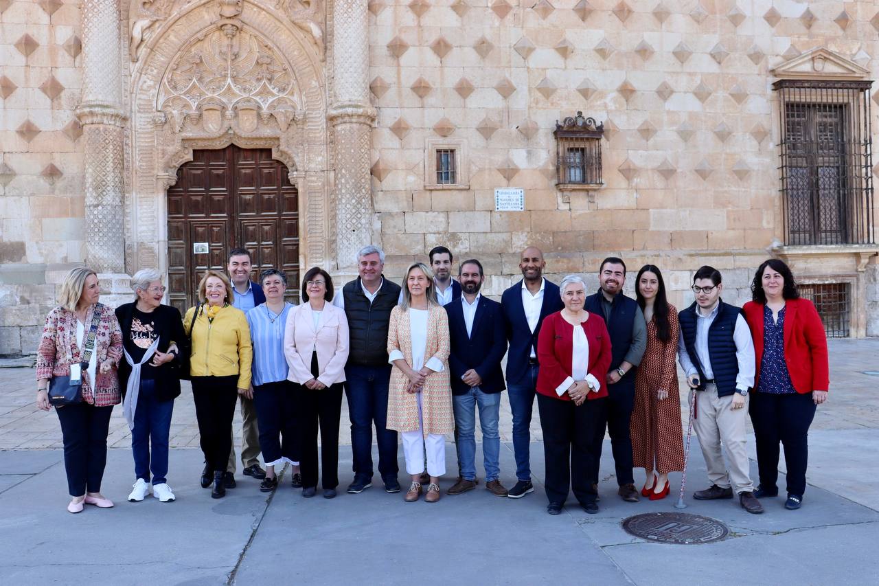 Ana Guarinos con parte de la candidatura local