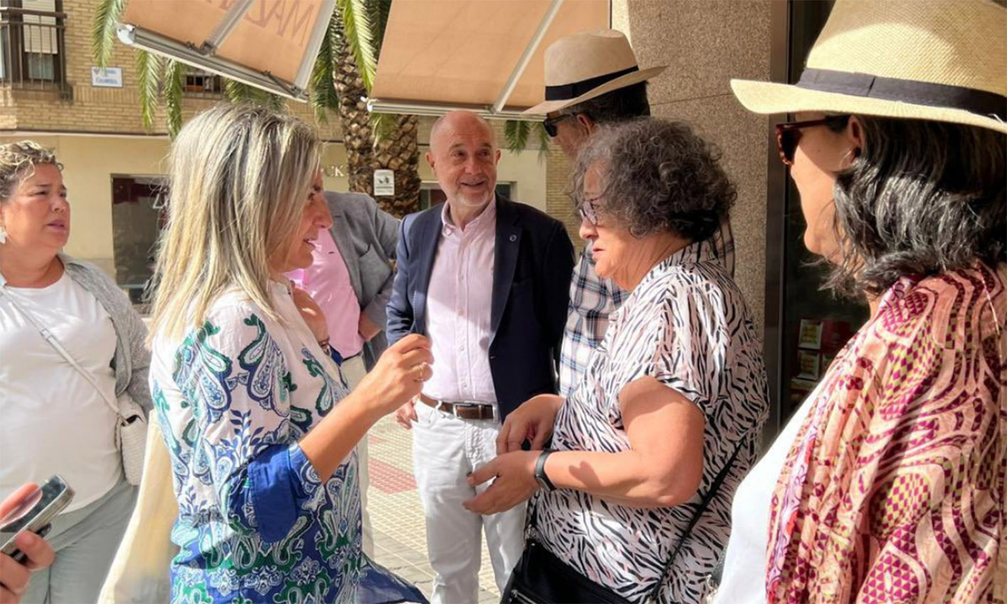 Milagros Tolón, alcaldesa de Toledo, en el barrio de Santa Teresa.