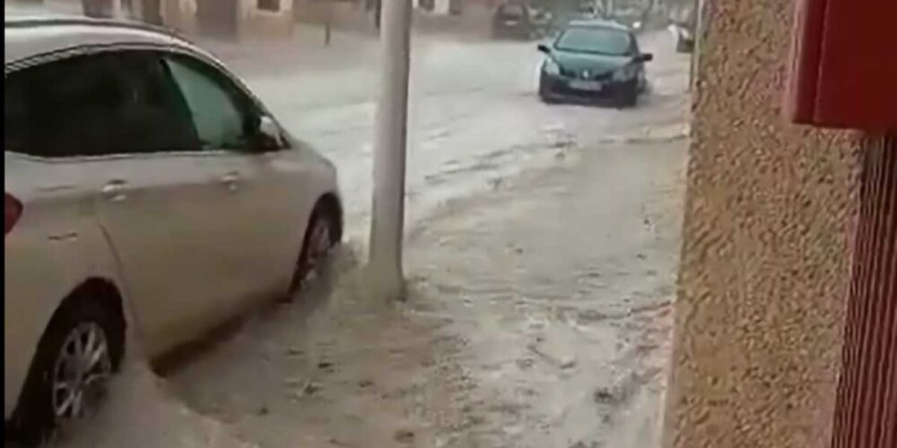 Una tremenda granizada ha azotado la localidad albaceteña de El Bonillo.