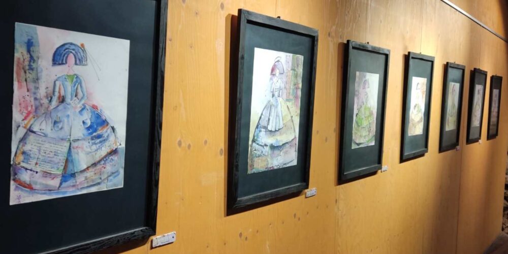 Exposición "Meninas y Paisajes" de Justa García en las Cuevas de Hércules.