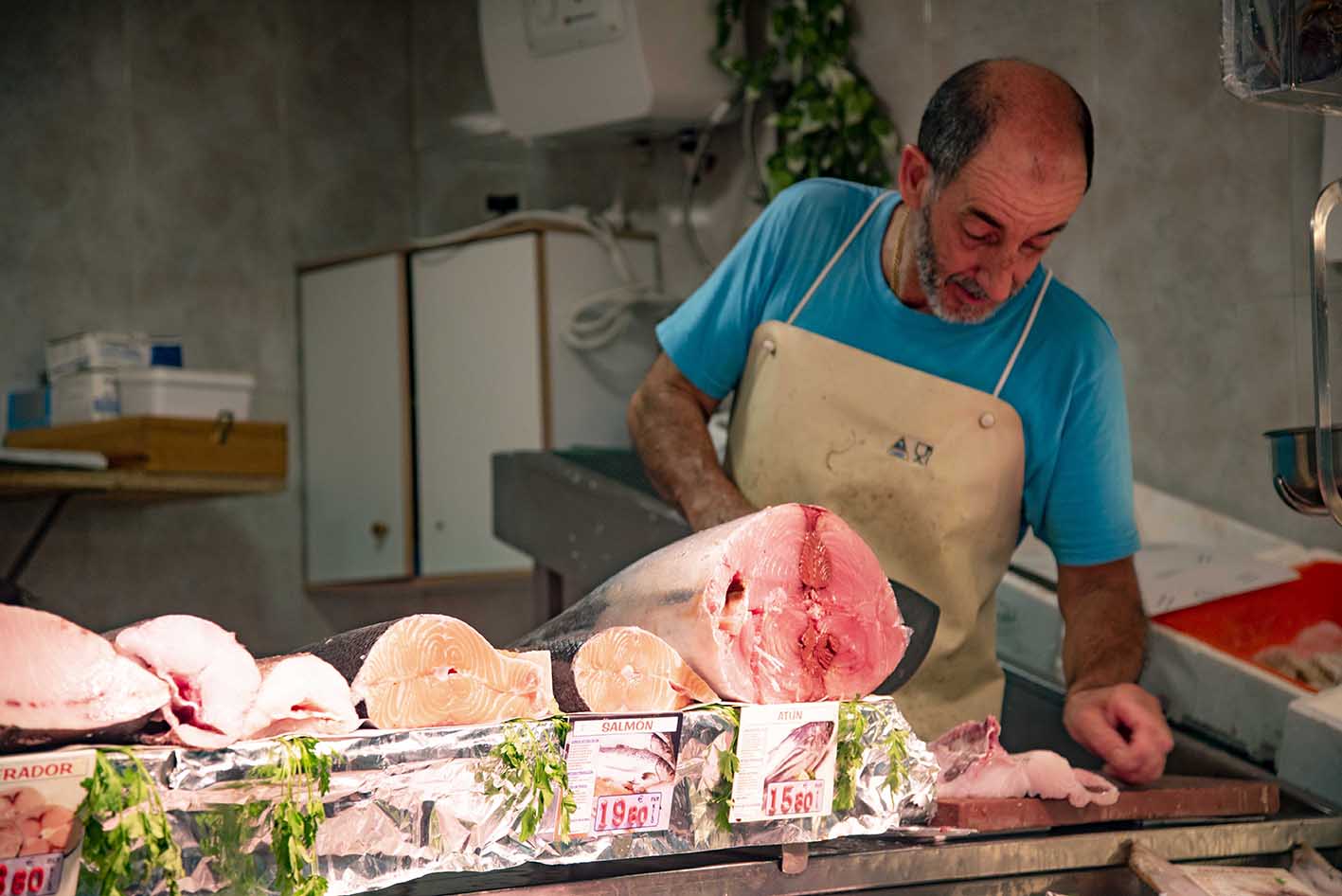 Pescadería en Toledo, trabajador, trabajo, empleo, inflacion, comercio,