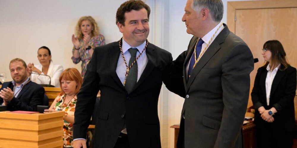 Imagen del alcalde de Ciudad Real, Francisco Cañizares (PP), y del primer teniente de alcalde, Ricardo Chamorro (Vox) Foto: EFE