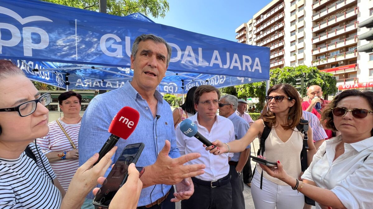 Antonio Román, candidato al Congreso por Guadalajara y José Luis Martínez Almeida, alcalde de Madrid