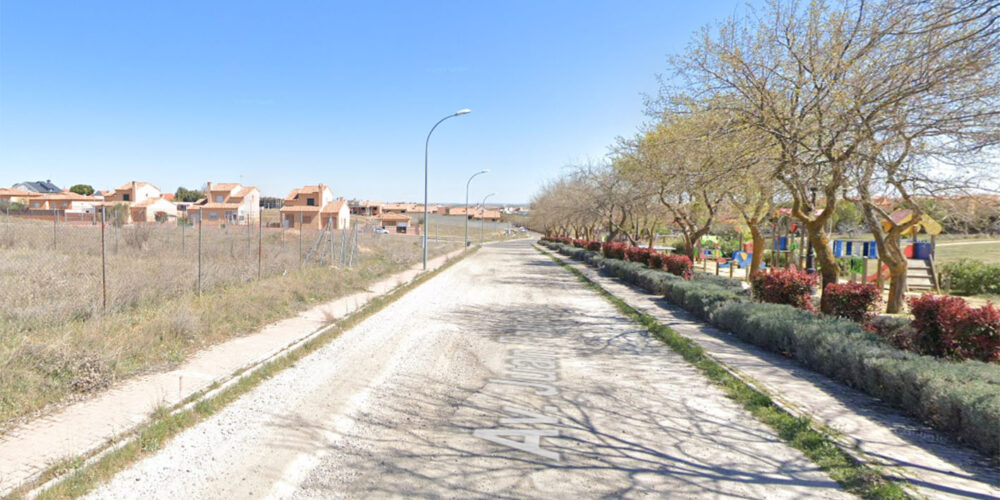 Avenida Juan Pablo II, en Las Ventas de Retamosa.