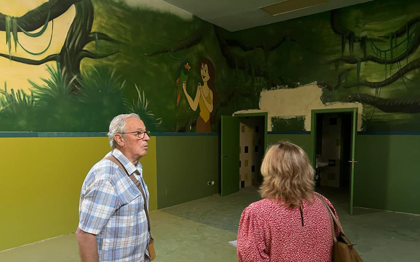 La concejala de Obras y Servicios, Loreto Molina, junto al presidente de la asociación vecinal, Paco Arce.