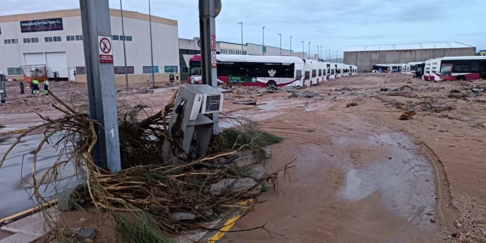 Tremendos destrozos de la DANA en la estación de autobuses del barrio del Polígono en Toledo.