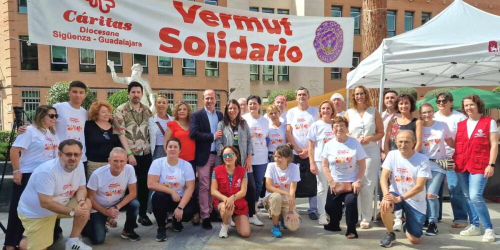 Las consejeras, Sara Simón y Bárbara García Torijano en el vermú de Cáritas