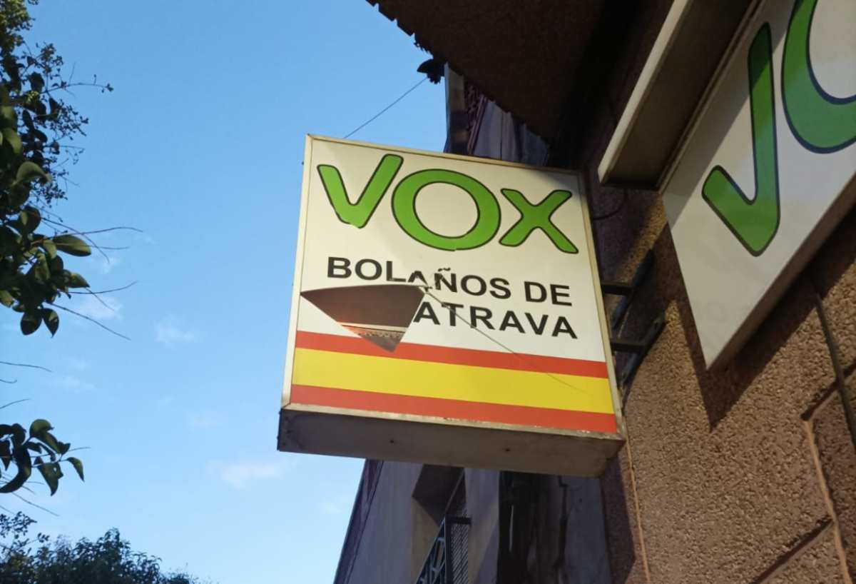 acto-vandalico-sede-vox-bolaños-calatrava