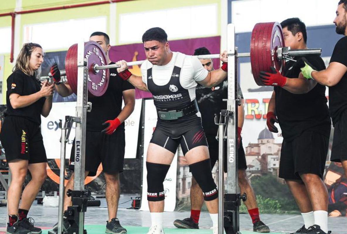 Andrés Fernández, intentando el récord de España júnior de sentadilla, con 275 kilos- Foto: ITC Media.