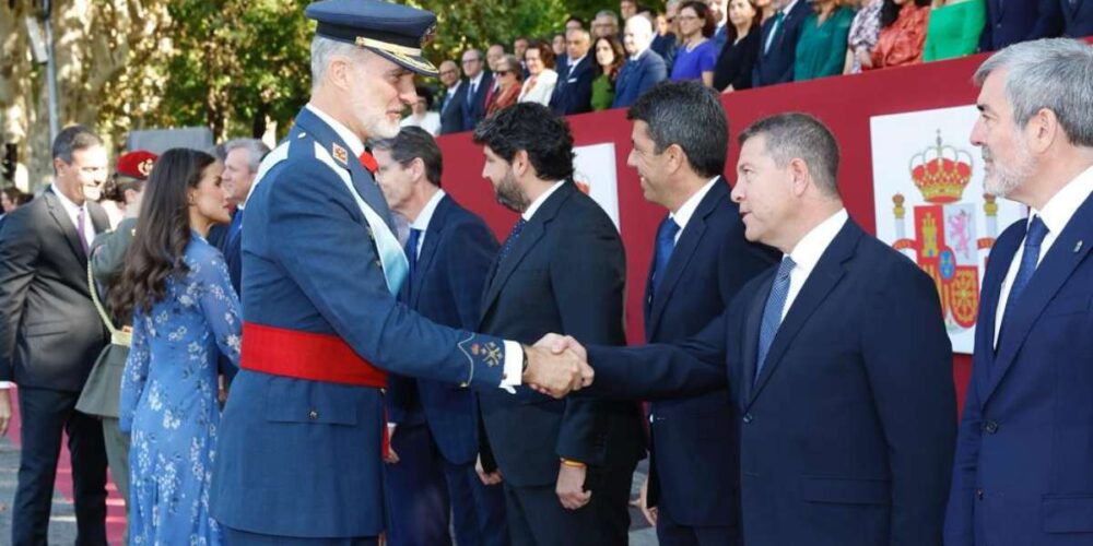 Saludo del rey Felipe VI y Page. Foto: ©️Casa de S.M. el Rey.