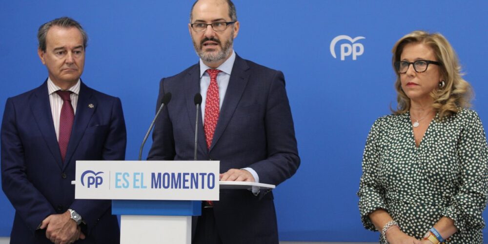 Agustín Conde (izquierda), José Manuel Velasco y Pilar Alía ratificaron el no del PP a la posible amnistía.