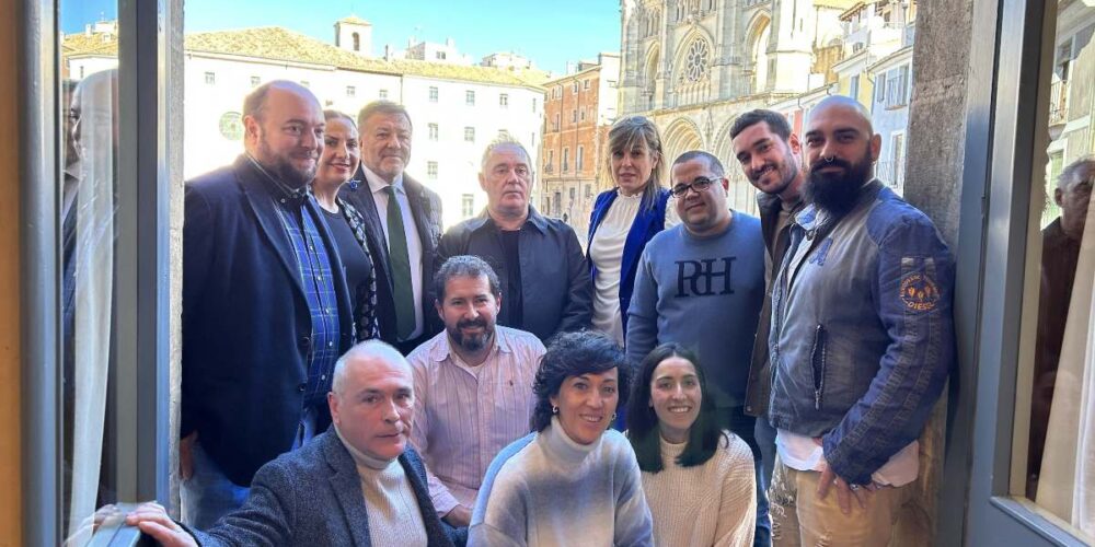 Foto de familia con Ferran Adrià (en el centro) a propósito de su visita a Cuenca.