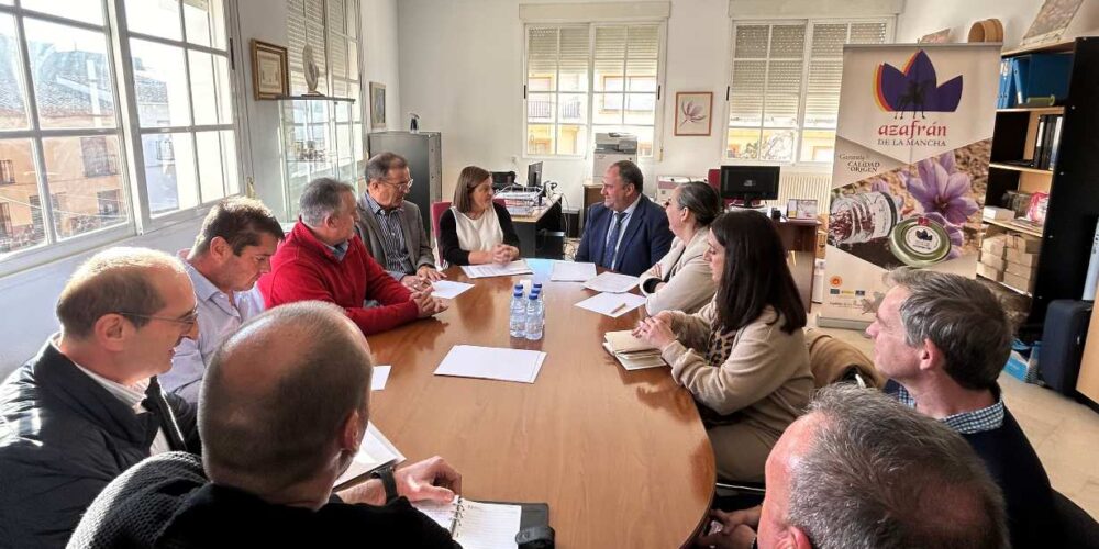 Lizán se reunió con el Patronato del Consejo Regulador de la D.O.P. Azafrán de La Mancha.