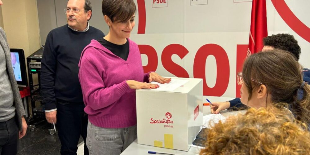 La ministra Portavoz, Isabel Rodríguez, este pasado sábado votando en la consulta socialista.