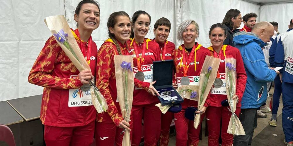 Irene Sánchez-Escribano (primera por la izquierda): plata europea de cross con España y mejor puesto individual de siempre. Foto: RFEA.