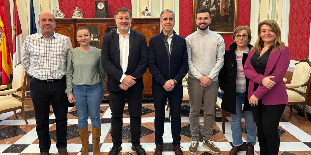 Foto de la reunión para concretar el Regional de atletismo de Fecam.