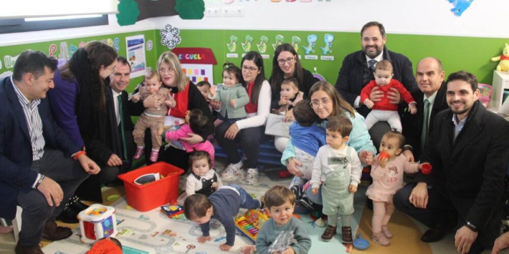 Paco Núñez, en la la inauguración de la Escuela Infantil 'Jaritas y Robles' en Los Navalucillos.