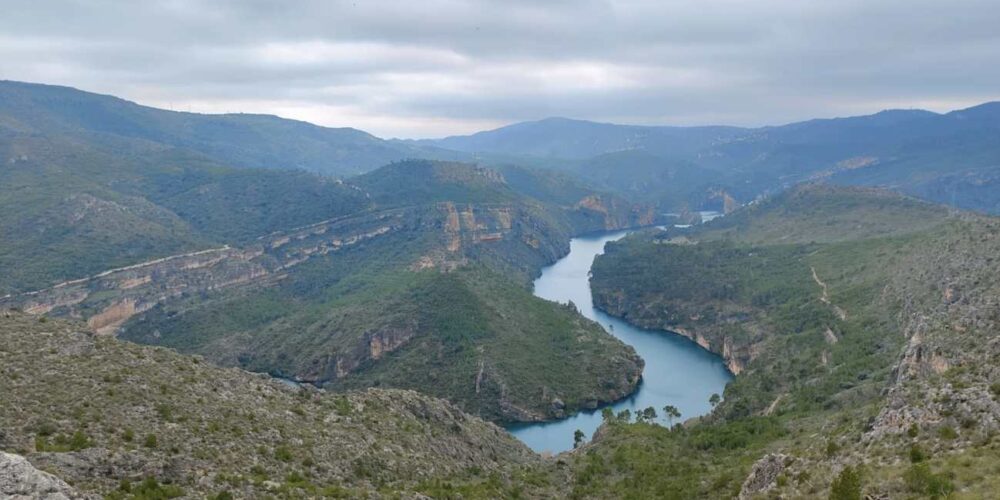 Valle del Guadiela, en la Sierra de Altomira, que comienza a formar el embalse de Bolarque, junto a la ermita de los Desamparados, en Buendía (Cuenca).