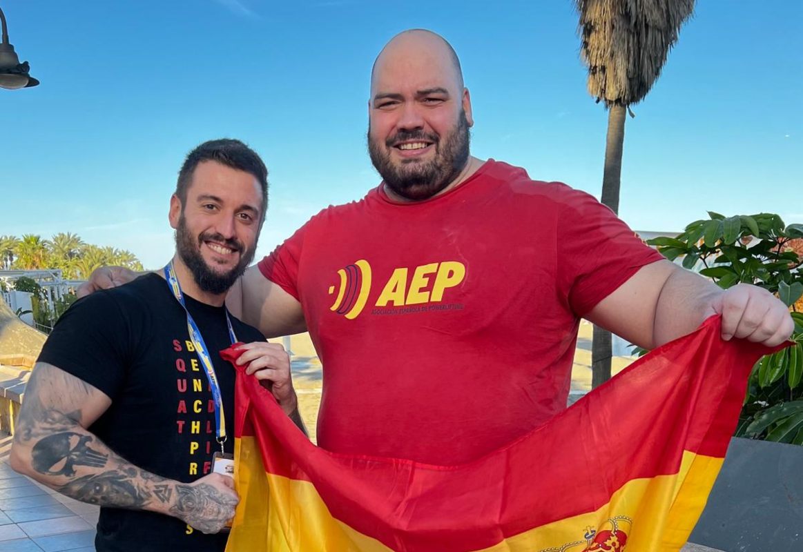 Rubén Rico (derecha), junto a su entrenador Óscar Sánchez, ambos de la Selección española.