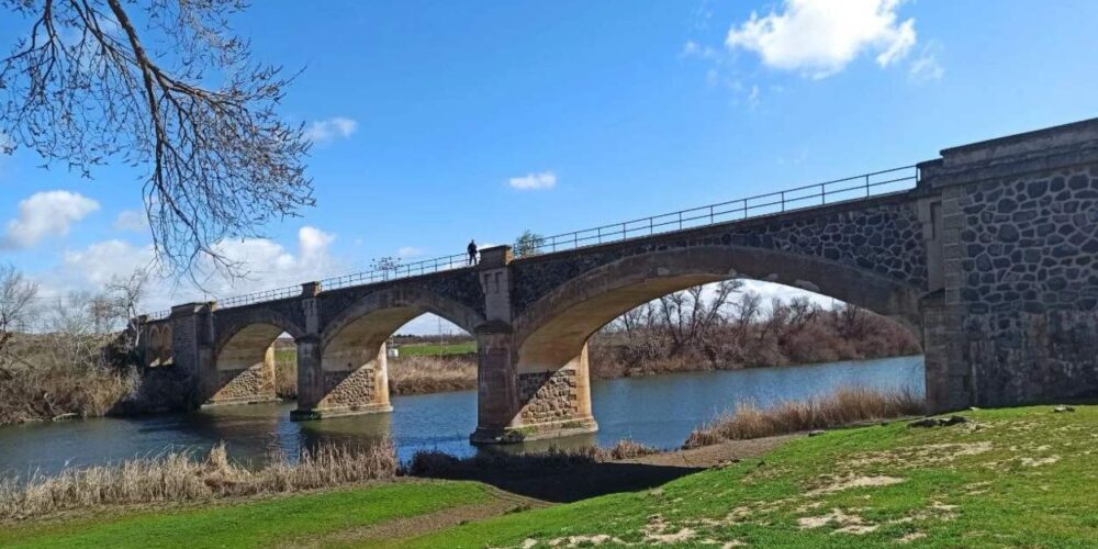 Antigua vía del ferrocarril entre Toledo y Bargas que atraviesa el río Tajo / Foto: Toledodiario.es/ Fidel Manjavacas.