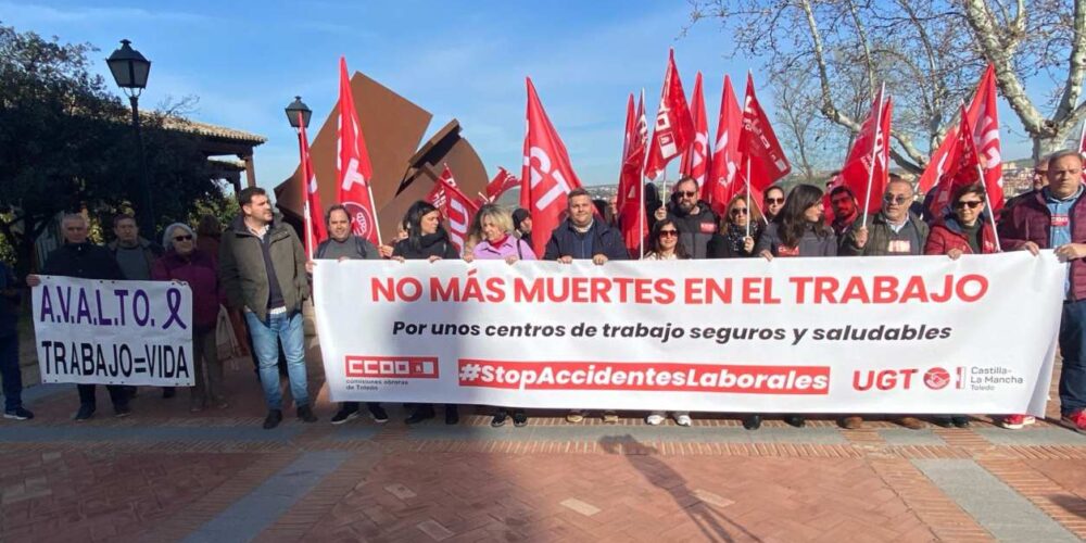 CCOO y UGT se concentraron en Toledo contra la siniestralidad laboral. Foto: CCOO.