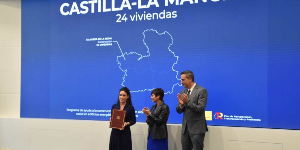 Firma del convenio entre el Gobierno de España y el de Castilla-La Mancha.