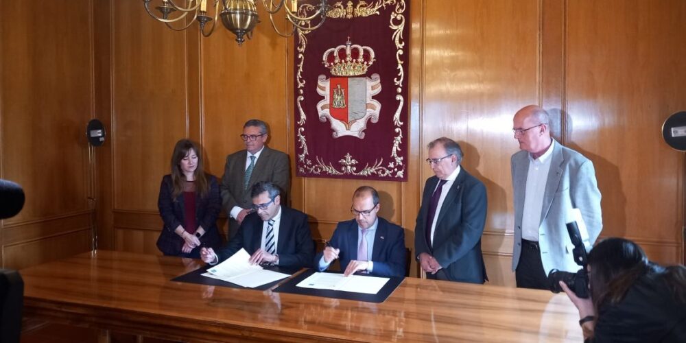 Firma del convenio entre la Mesa de las Cortes y Unicef CLM.