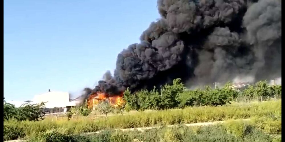 Incendio en una nave de plásticos en Madridejos (Toledo).