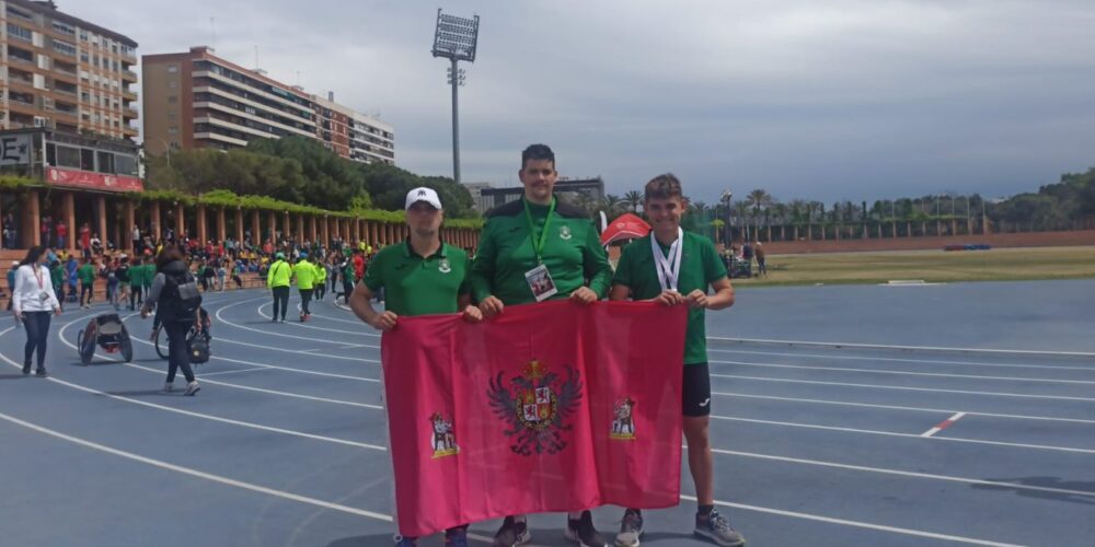 Los tres atletas del CD Realidad Toledo que compitieron en el Campeonato de España de Feddi.