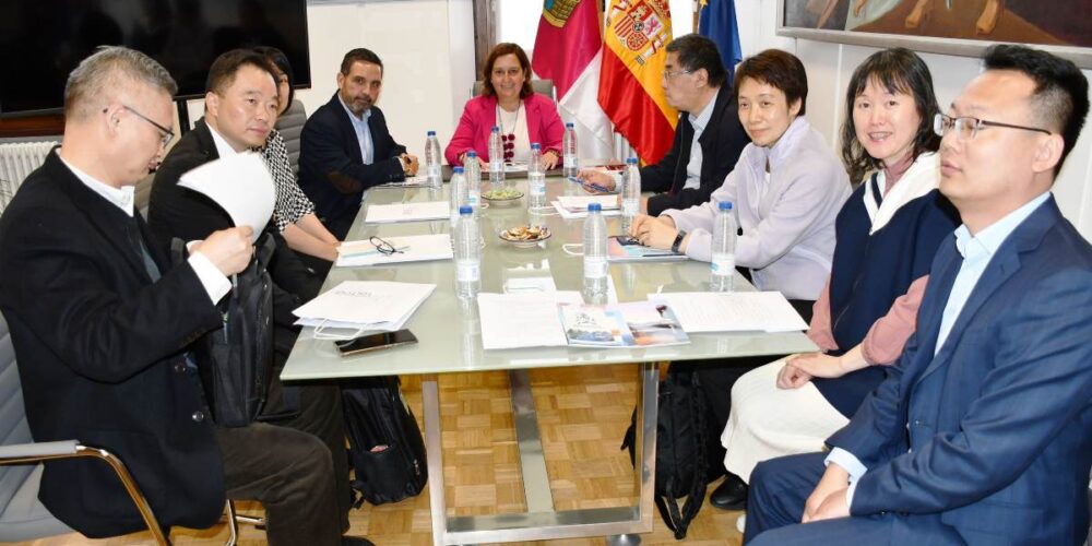 La reunión de Conchi Cedillo con la delegación de Guilin.