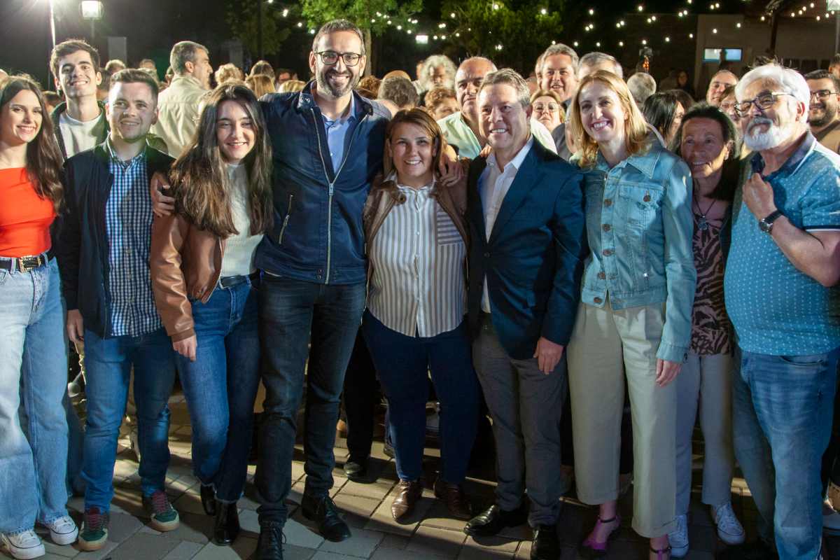 Inicio de campaña del PSOE en Talavera de la Reina con Emiliano García-Page y Cristina Maestre.