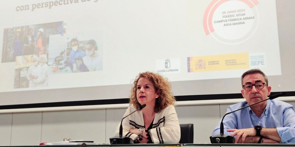 Raquel Payo y Paco de la Rosa, en el XVIII Encuentro regional de Salud Laboral.