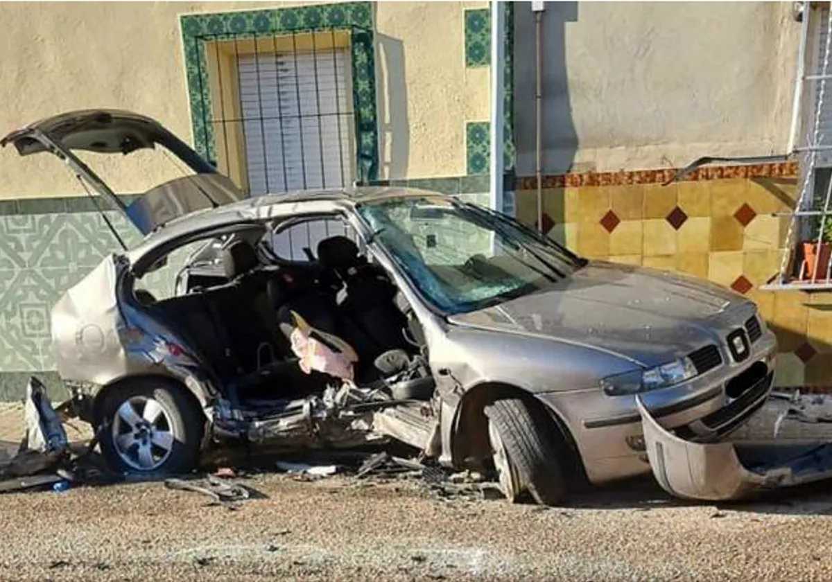 Imagen de cómo quedó el vehículo en el que murieron tres personas tras el accidente